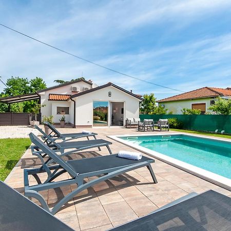 Cozy House With Pool Near Rovinj Apartment Kanfanar Exterior photo